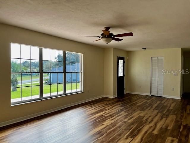 Под контрактом: $274,000 (3 спален, 2 ванн, 1485 Квадратных фут)