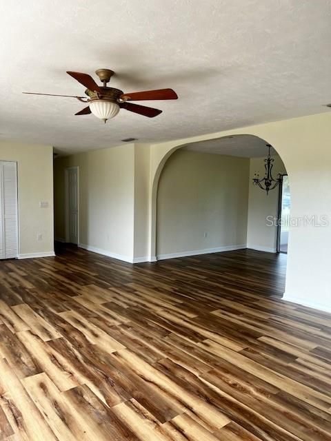 Под контрактом: $274,000 (3 спален, 2 ванн, 1485 Квадратных фут)