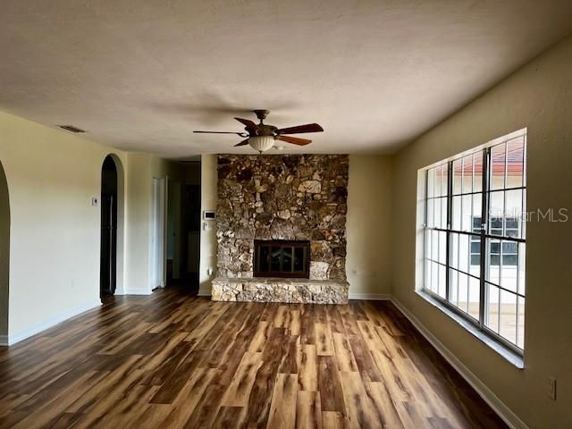 Под контрактом: $274,000 (3 спален, 2 ванн, 1485 Квадратных фут)