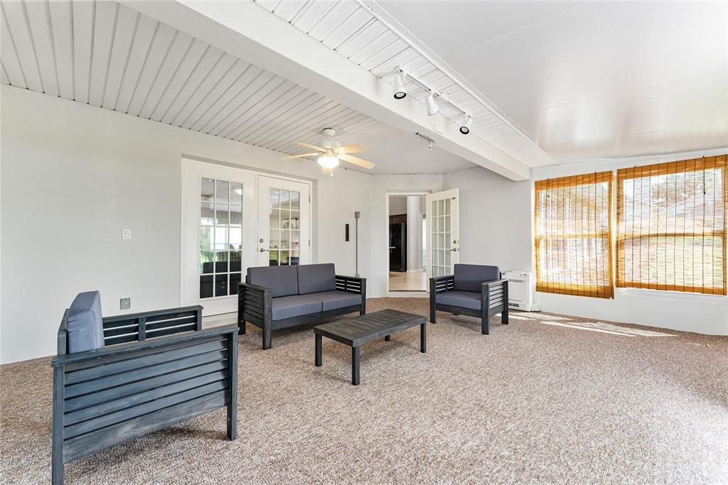 出租: $3,750 (3 贝兹, 2 浴室, 2333 平方英尺)