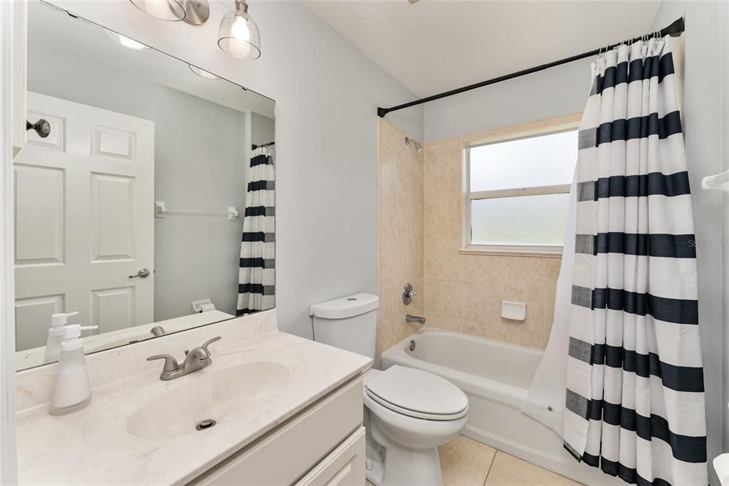 出租: $3,750 (3 贝兹, 2 浴室, 2333 平方英尺)