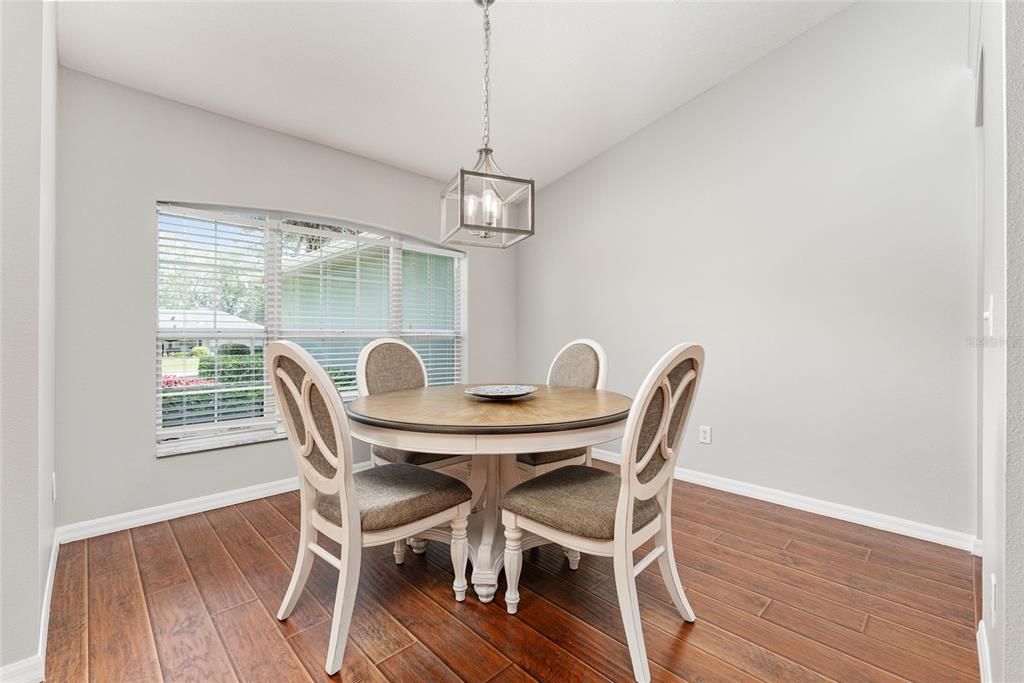 出租: $3,750 (3 贝兹, 2 浴室, 2333 平方英尺)