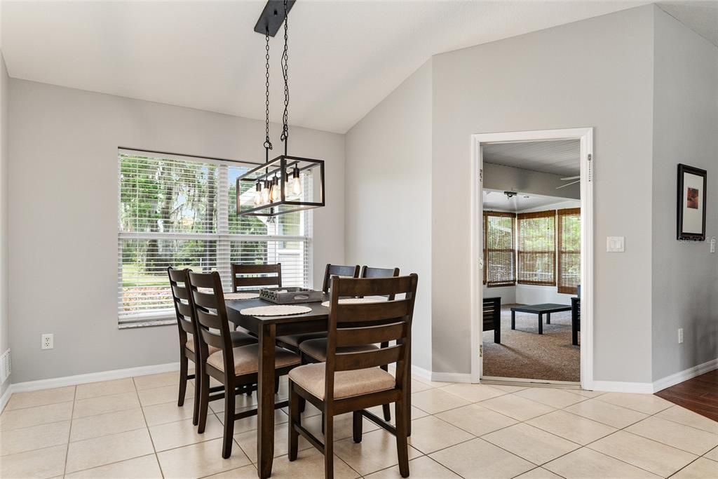 出租: $3,750 (3 贝兹, 2 浴室, 2333 平方英尺)