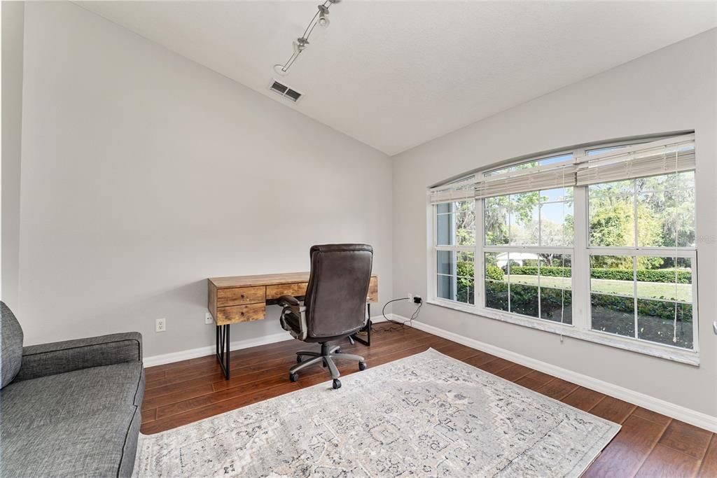 出租: $3,750 (3 贝兹, 2 浴室, 2333 平方英尺)