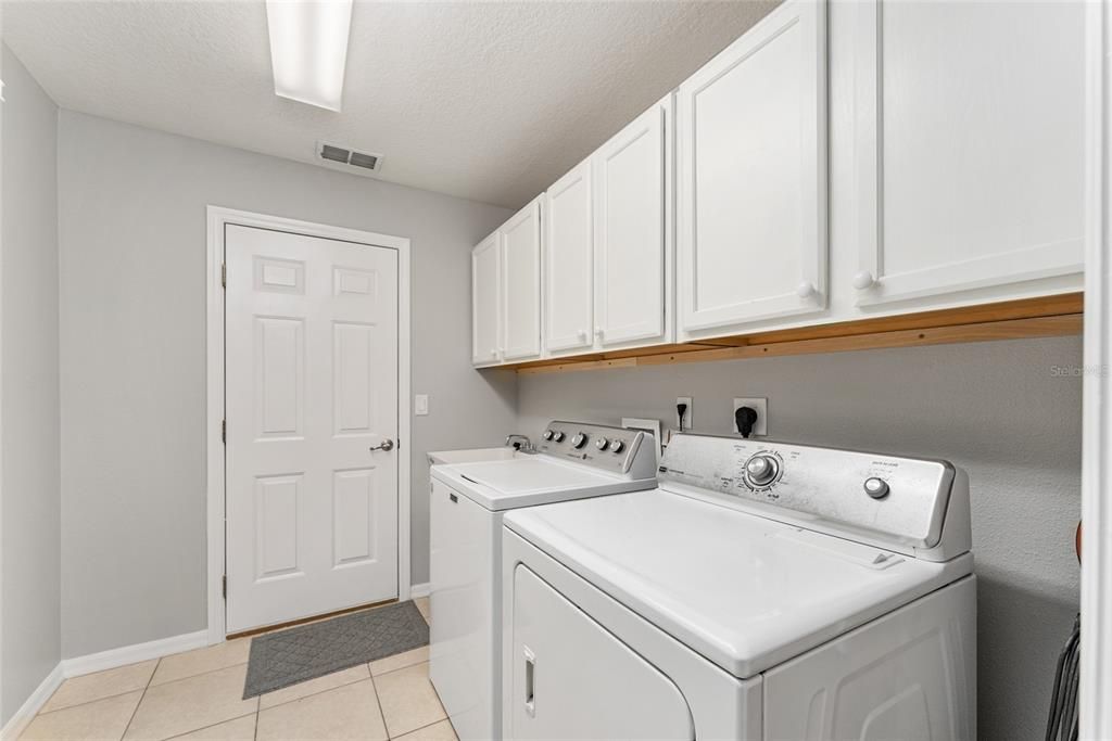 出租: $3,750 (3 贝兹, 2 浴室, 2333 平方英尺)