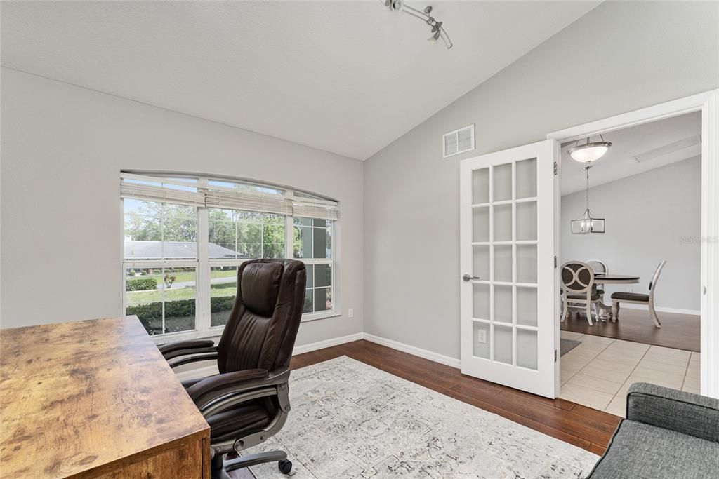 出租: $3,750 (3 贝兹, 2 浴室, 2333 平方英尺)