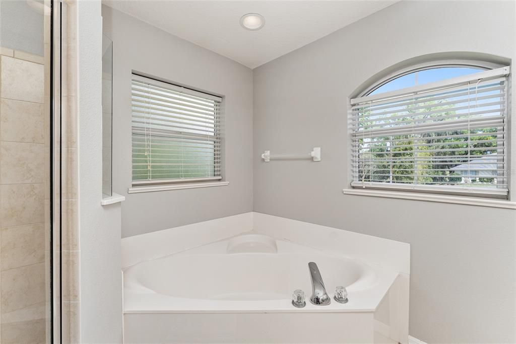 出租: $3,750 (3 贝兹, 2 浴室, 2333 平方英尺)