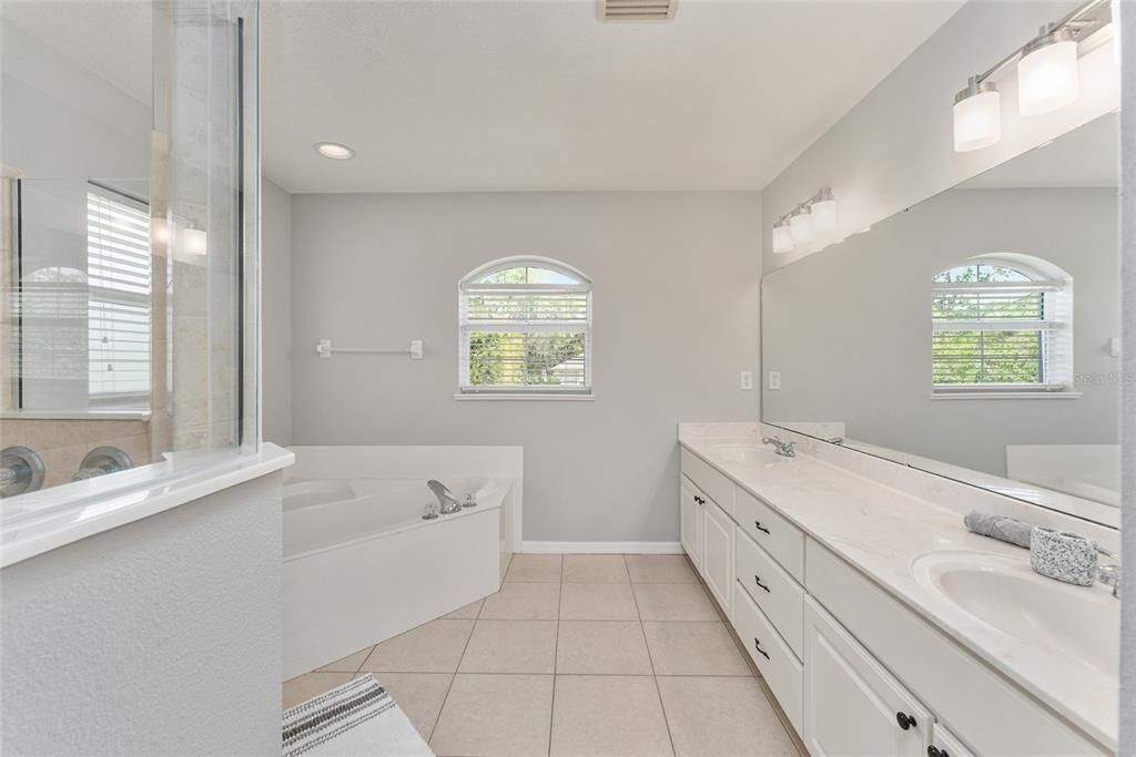 出租: $3,750 (3 贝兹, 2 浴室, 2333 平方英尺)