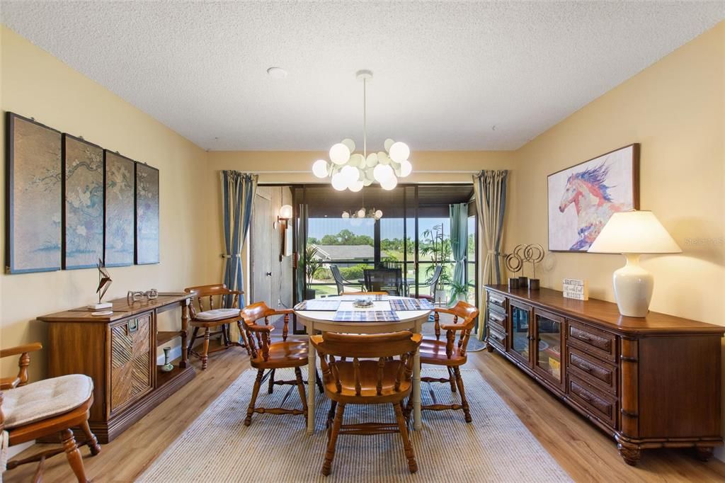 待售: $164,900 (2 贝兹, 2 浴室, 952 平方英尺)