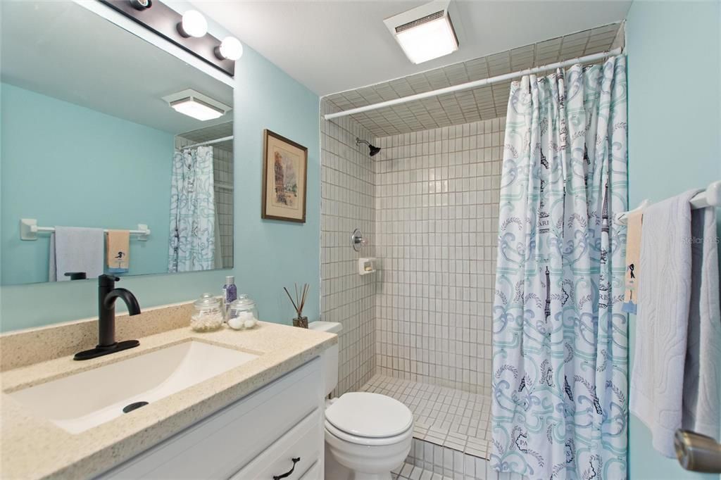 待售: $164,900 (2 贝兹, 2 浴室, 952 平方英尺)