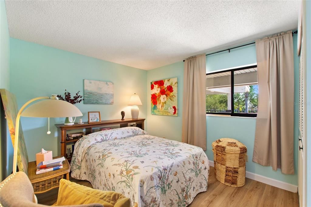 待售: $164,900 (2 贝兹, 2 浴室, 952 平方英尺)