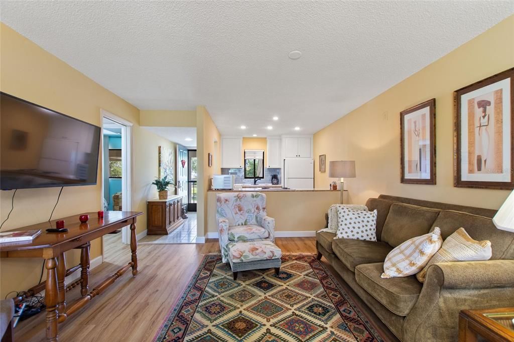 待售: $164,900 (2 贝兹, 2 浴室, 952 平方英尺)