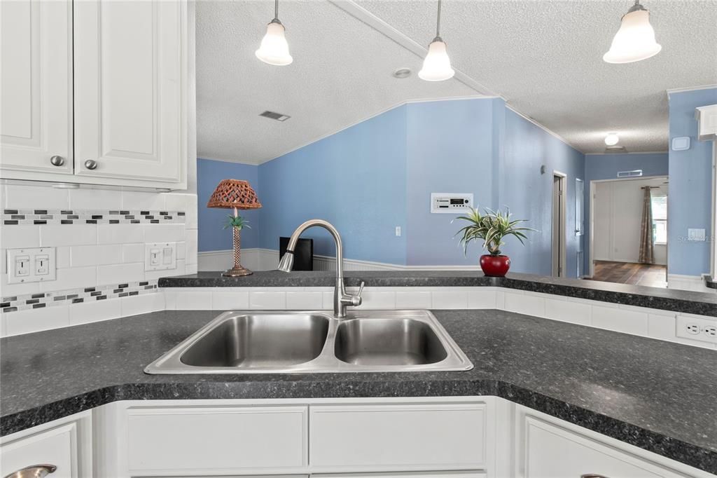 Activo con contrato: $235,000 (2 camas, 2 baños, 1350 Pies cuadrados)