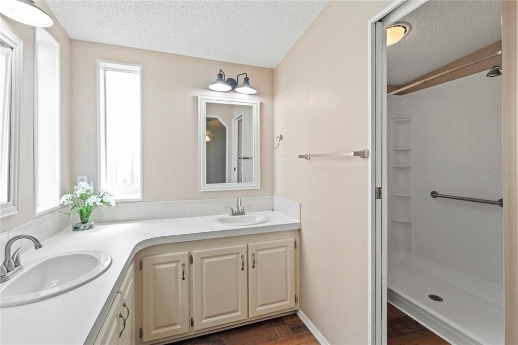 Activo con contrato: $235,000 (2 camas, 2 baños, 1350 Pies cuadrados)