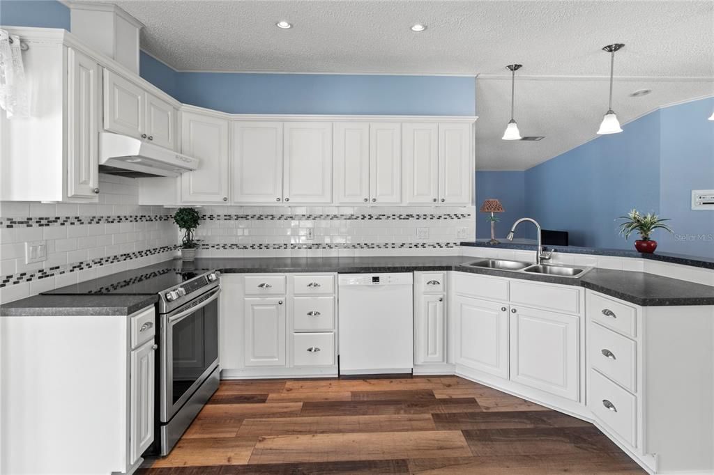 Activo con contrato: $235,000 (2 camas, 2 baños, 1350 Pies cuadrados)