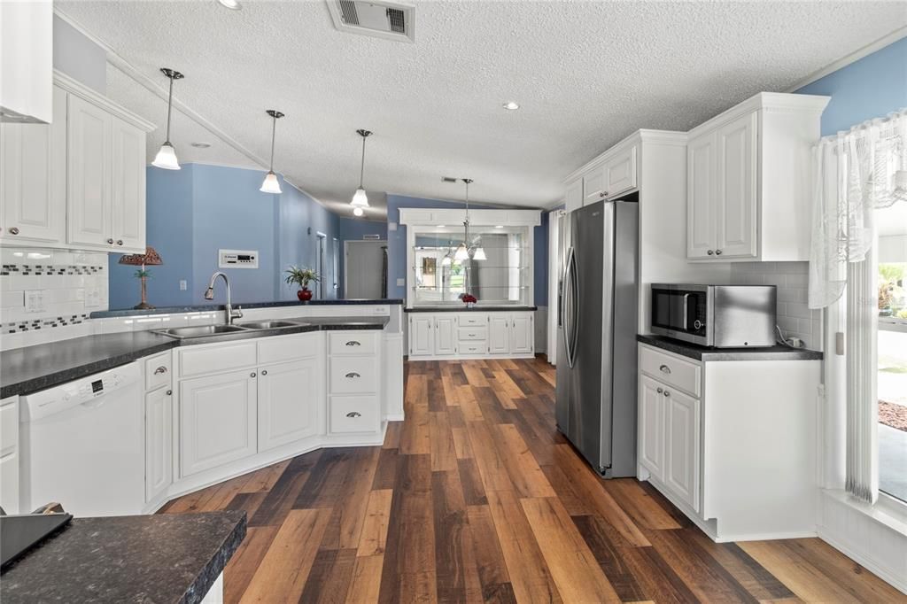 Activo con contrato: $235,000 (2 camas, 2 baños, 1350 Pies cuadrados)