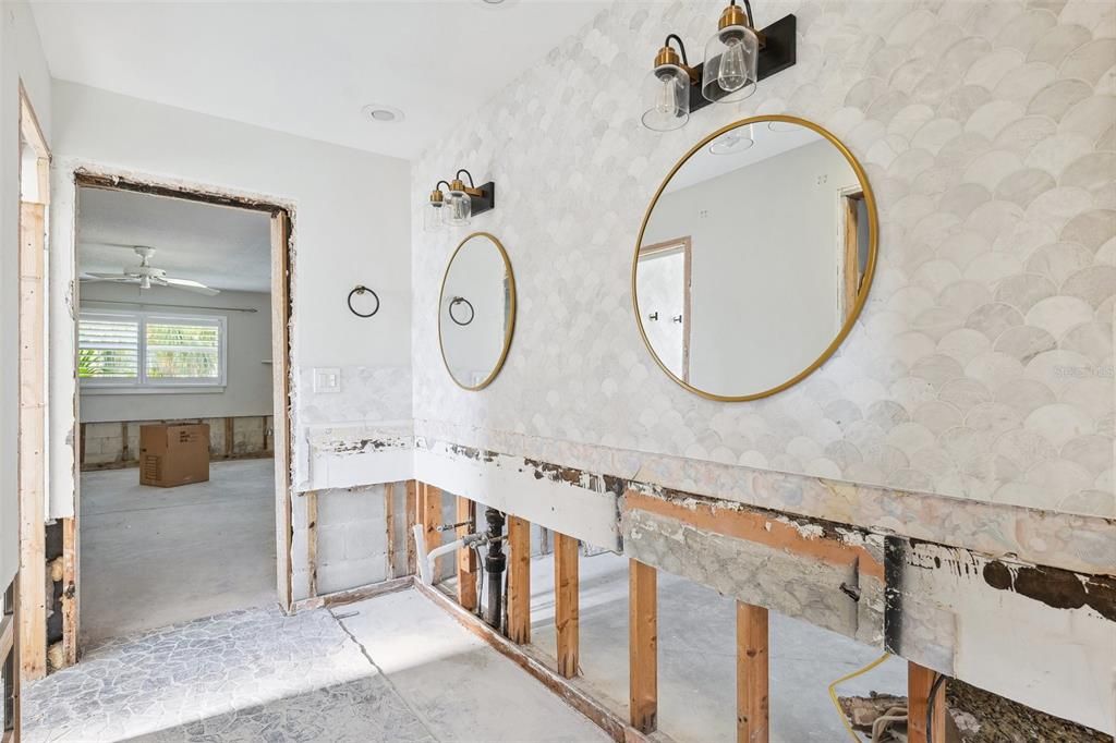 Activo con contrato: $765,000 (4 camas, 2 baños, 1963 Pies cuadrados)