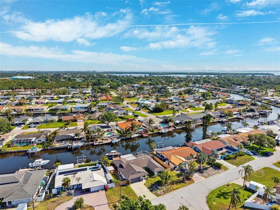 Activo con contrato: $765,000 (4 camas, 2 baños, 1963 Pies cuadrados)