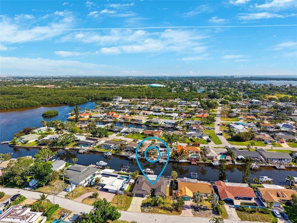 Activo con contrato: $765,000 (4 camas, 2 baños, 1963 Pies cuadrados)