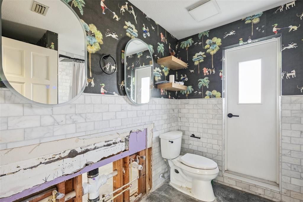 Activo con contrato: $765,000 (4 camas, 2 baños, 1963 Pies cuadrados)