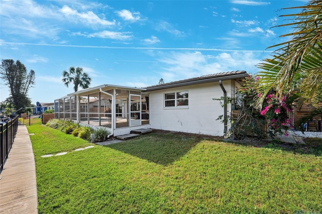 Activo con contrato: $765,000 (4 camas, 2 baños, 1963 Pies cuadrados)