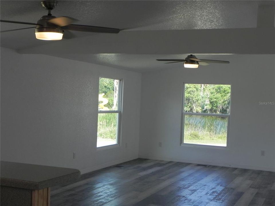 For Sale: $295,000 (3 beds, 2 baths, 1320 Square Feet)