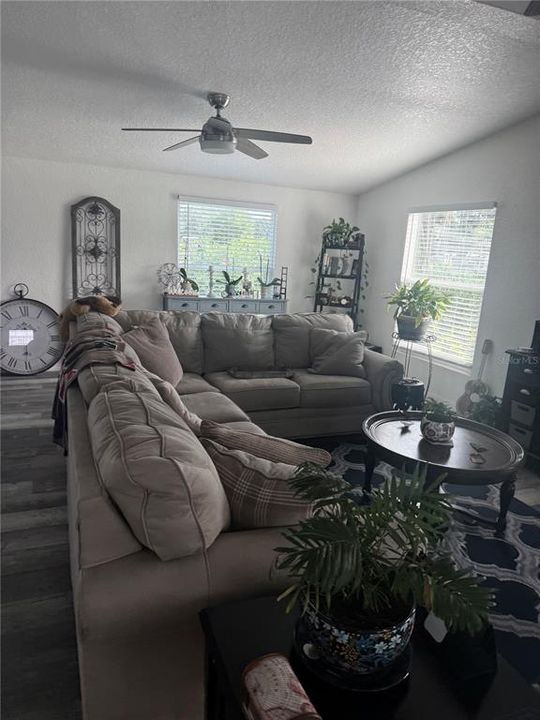 For Sale: $295,000 (3 beds, 2 baths, 1320 Square Feet)