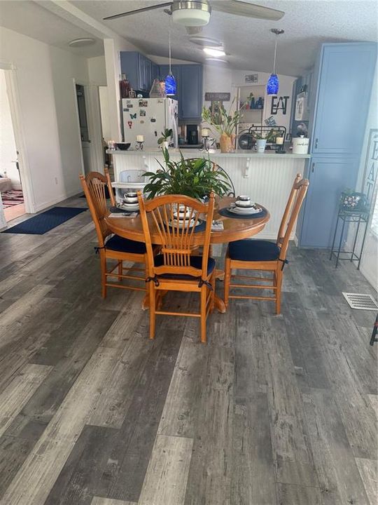 For Sale: $295,000 (3 beds, 2 baths, 1320 Square Feet)