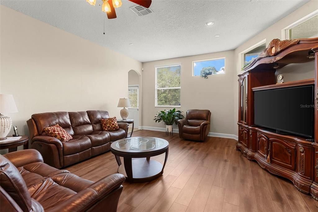 For Sale: $748,000 (5 beds, 4 baths, 3799 Square Feet)