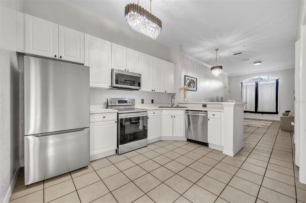 合同活跃: $239,900 (2 贝兹, 2 浴室, 1052 平方英尺)