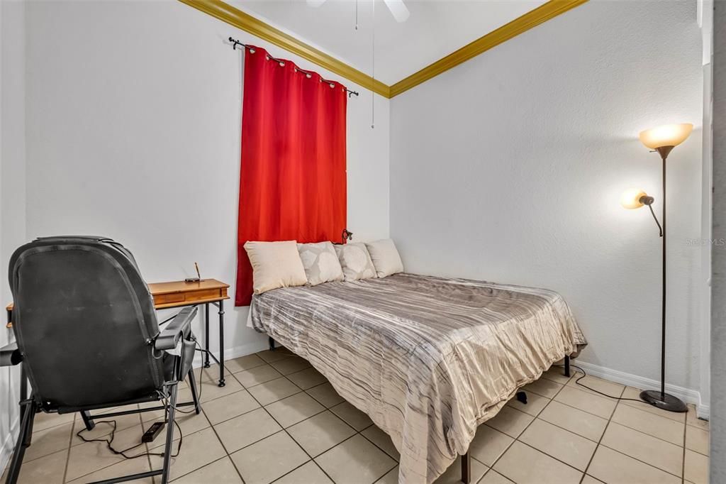 合同活跃: $239,900 (2 贝兹, 2 浴室, 1052 平方英尺)