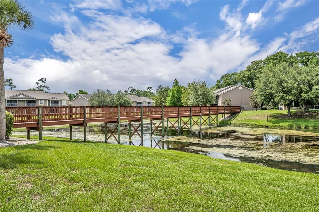 合同活跃: $239,900 (2 贝兹, 2 浴室, 1052 平方英尺)