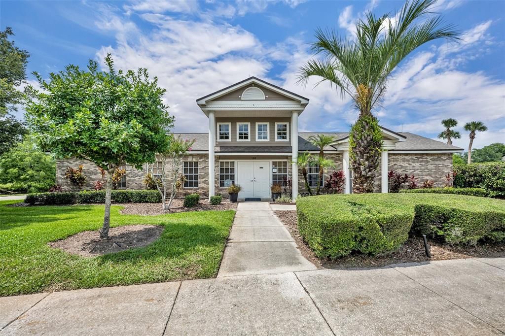 合同活跃: $239,900 (2 贝兹, 2 浴室, 1052 平方英尺)