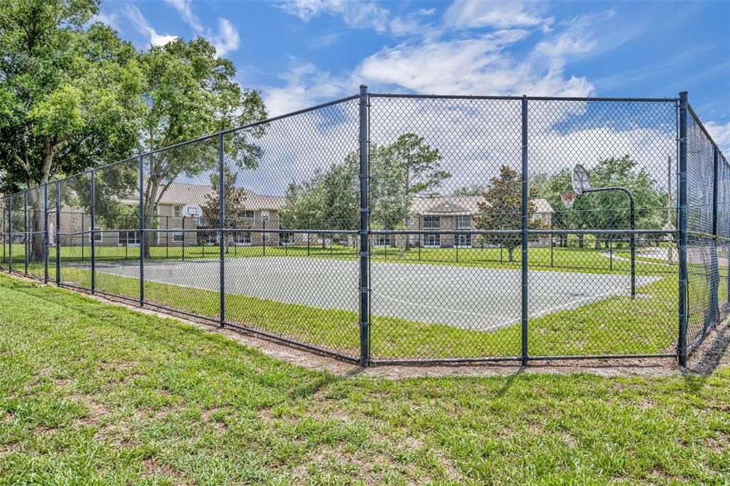 合同活跃: $239,900 (2 贝兹, 2 浴室, 1052 平方英尺)