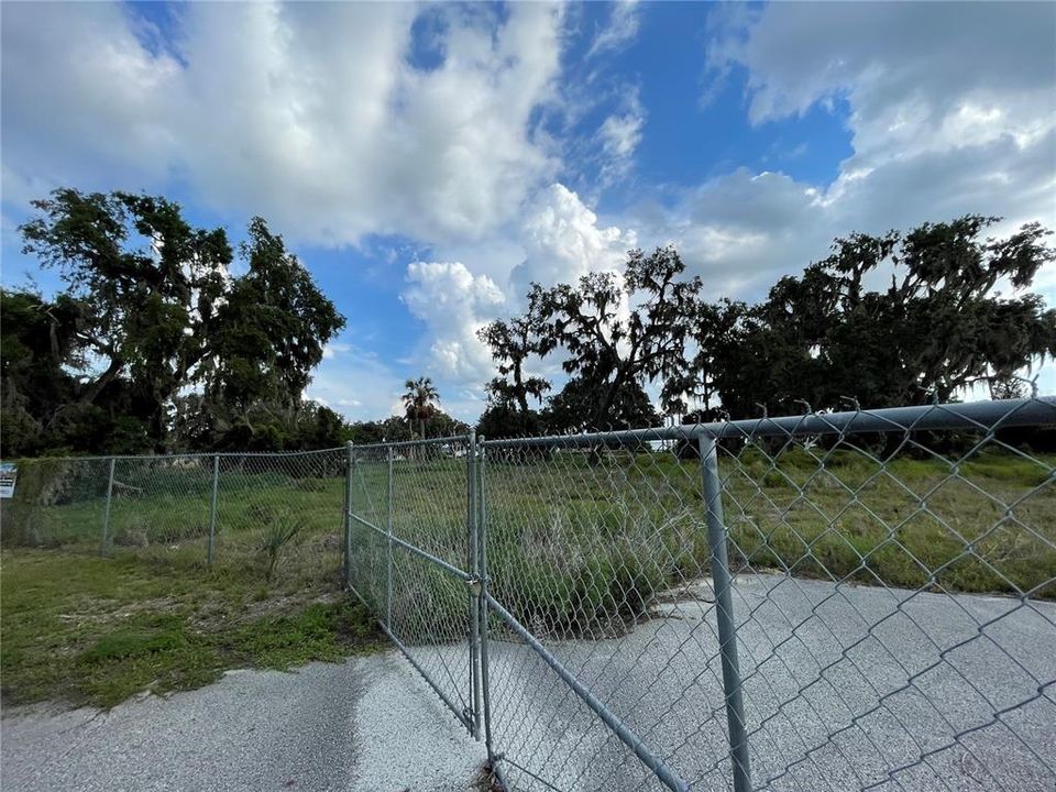 En Venta: $2,599,000 (6.93 acres)