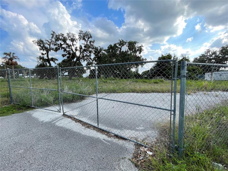 En Venta: $2,599,000 (6.93 acres)