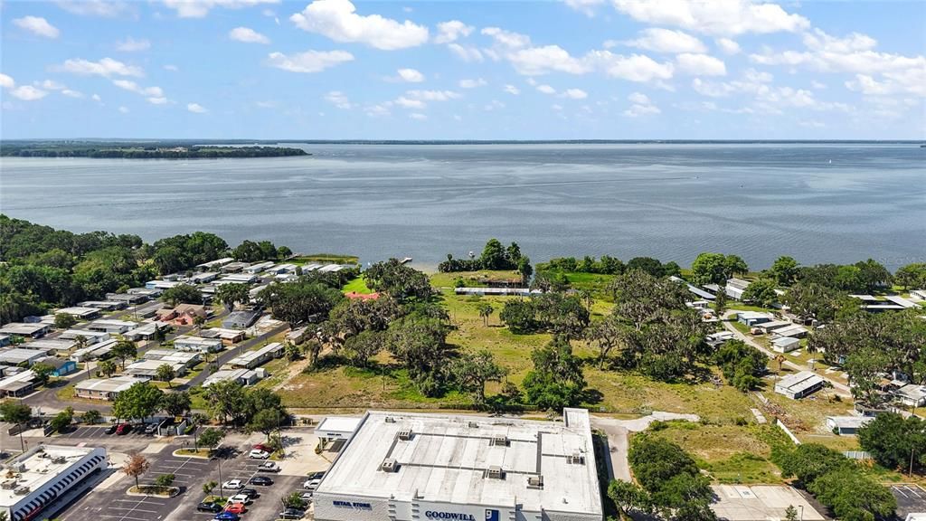 En Venta: $2,599,000 (6.93 acres)