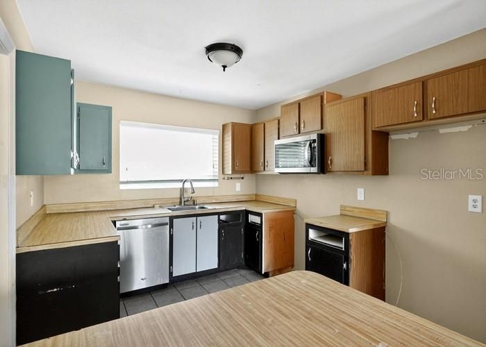 Под контрактом: $199,500 (3 спален, 2 ванн, 1288 Квадратных фут)