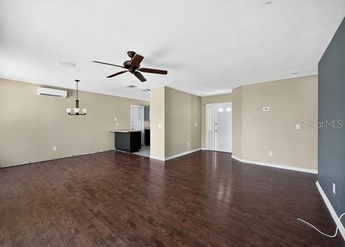 Под контрактом: $199,500 (3 спален, 2 ванн, 1288 Квадратных фут)