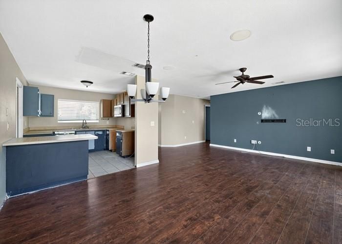 Под контрактом: $199,500 (3 спален, 2 ванн, 1288 Квадратных фут)