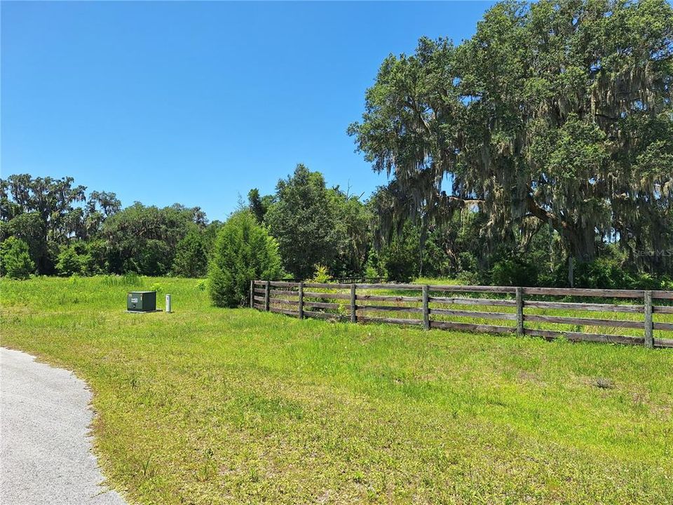 待售: $400,000 (10.25 acres)