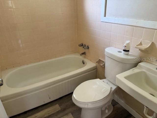 Active With Contract: $107,000 (3 beds, 1 baths, 840 Square Feet)