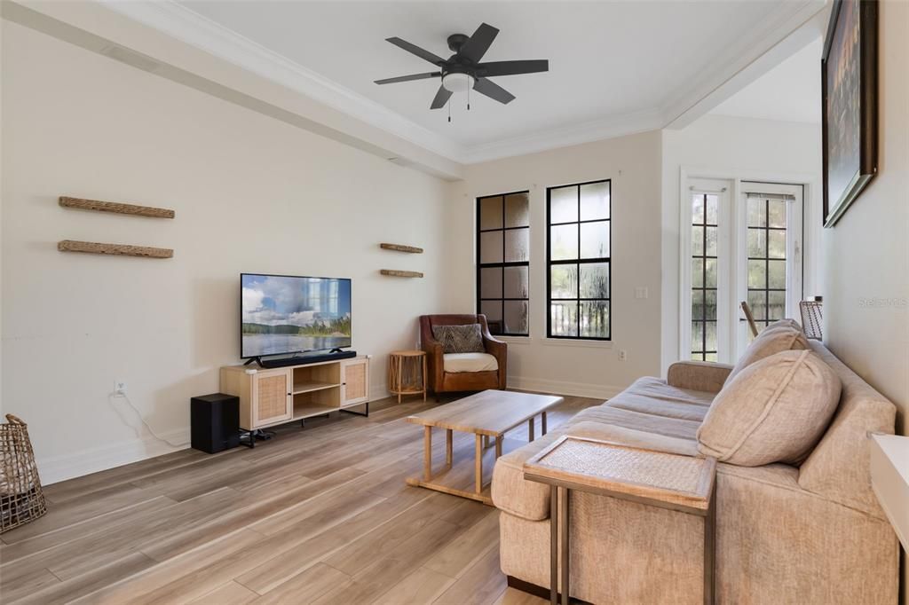 Active With Contract: $329,000 (1 beds, 1 baths, 1135 Square Feet)