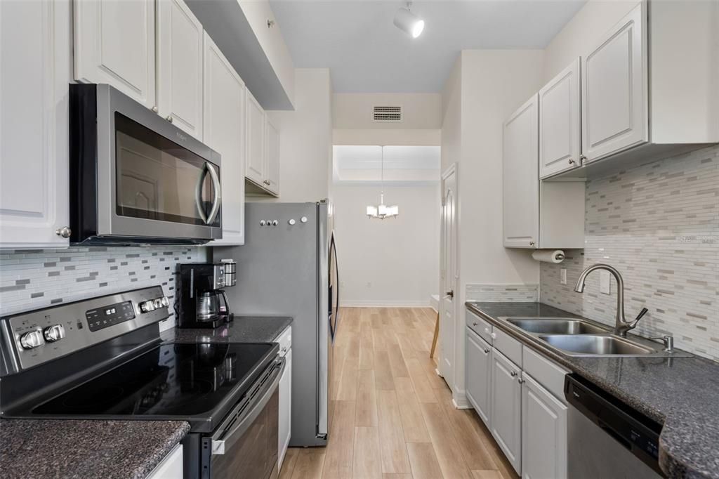 Active With Contract: $329,000 (1 beds, 1 baths, 1135 Square Feet)