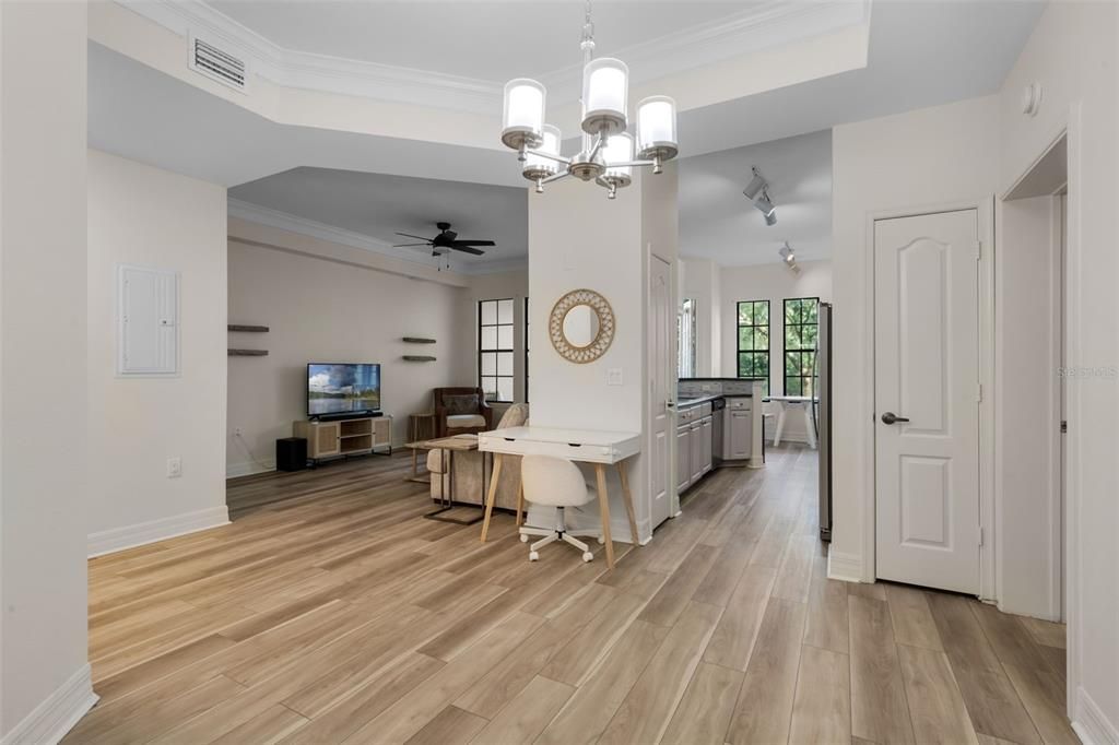 Active With Contract: $329,000 (1 beds, 1 baths, 1135 Square Feet)