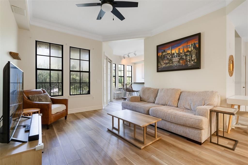 Active With Contract: $329,000 (1 beds, 1 baths, 1135 Square Feet)