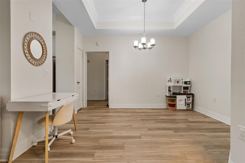 Active With Contract: $329,000 (1 beds, 1 baths, 1135 Square Feet)