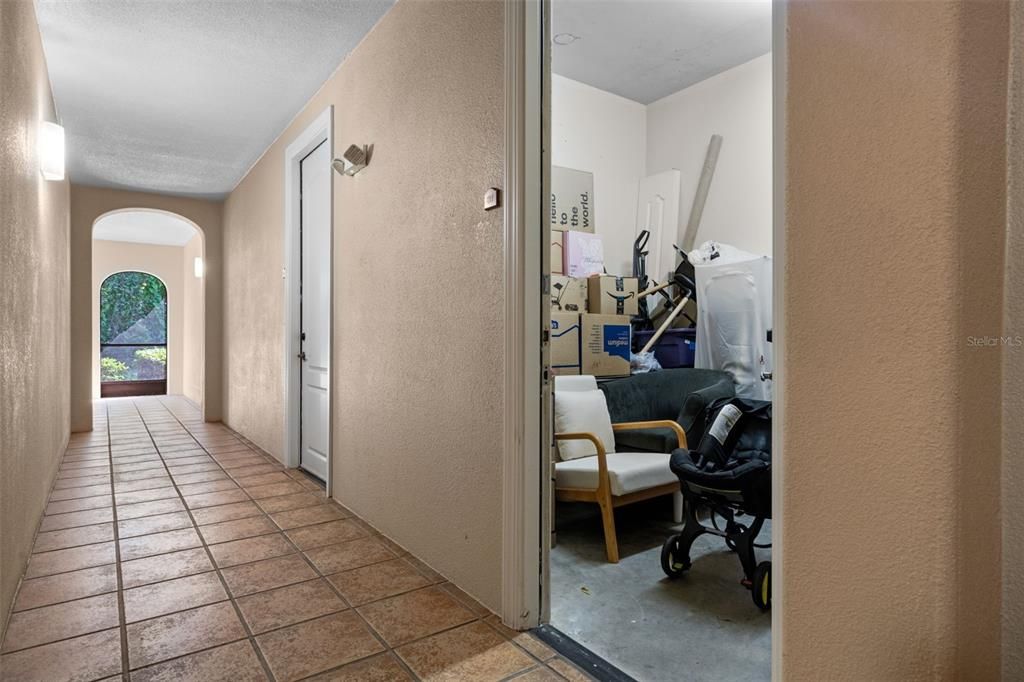 Active With Contract: $329,000 (1 beds, 1 baths, 1135 Square Feet)