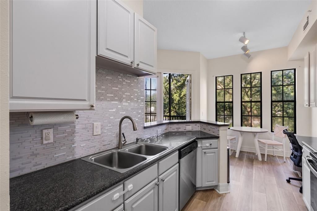 Active With Contract: $329,000 (1 beds, 1 baths, 1135 Square Feet)