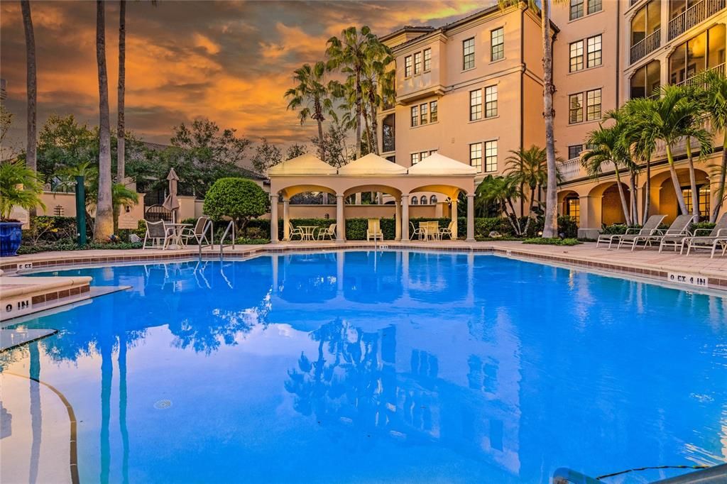 Active With Contract: $329,000 (1 beds, 1 baths, 1135 Square Feet)